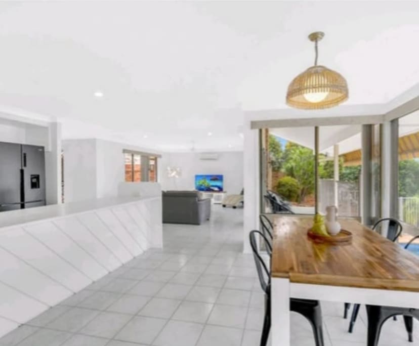 $370, Share-house, 5 bathrooms, Mermaid Waters QLD 4218