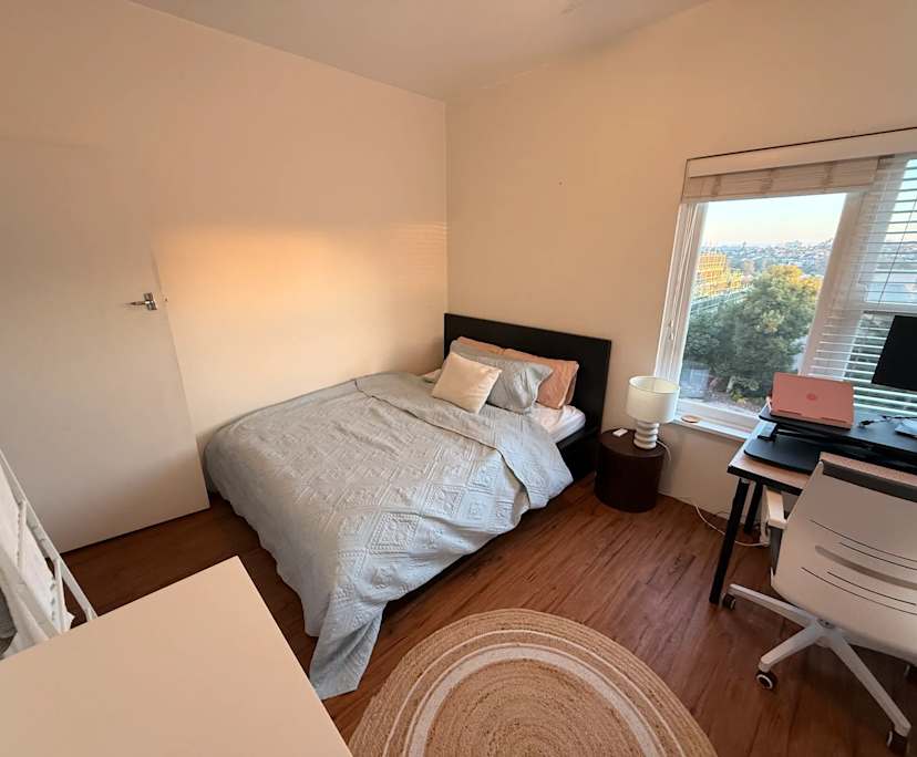 Furnished room in a flatshare