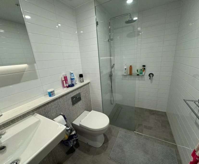 Furnished room with ensuite in a flatshare