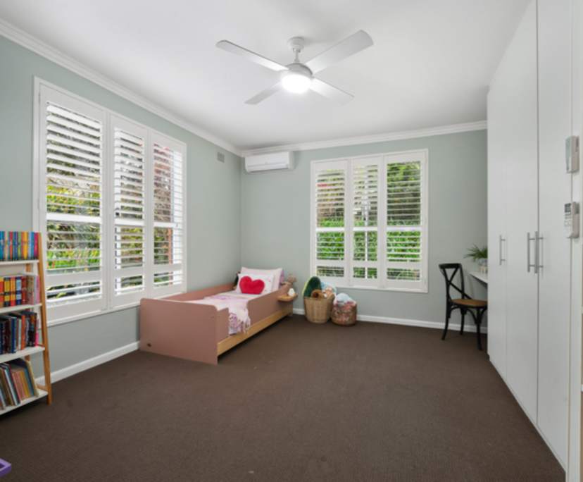 Unfurnished room in a flatshare