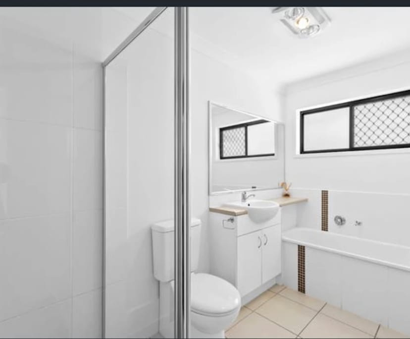 $250, Flatshare, 3 bathrooms, Doolandella QLD 4077