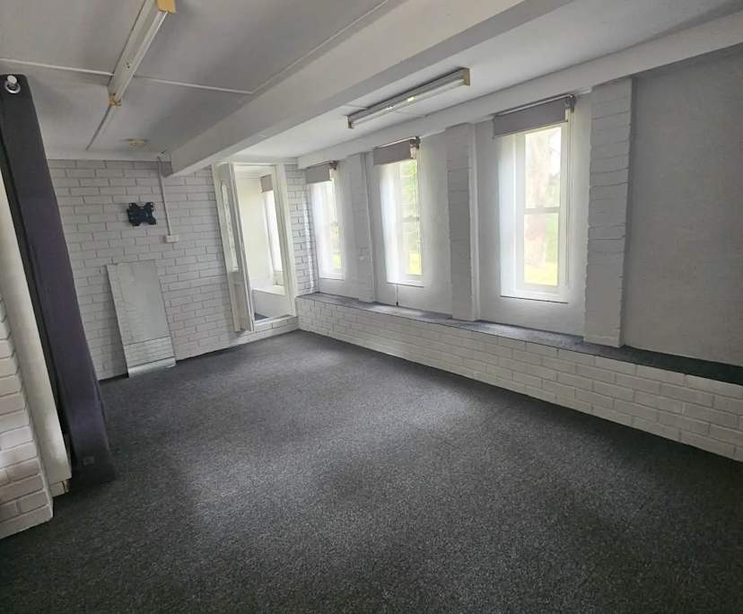 Unfurnished room with own bathroom