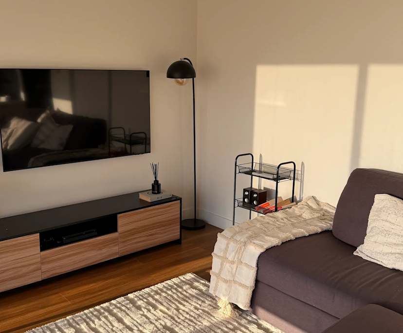 Unfurnished room with own bathroom