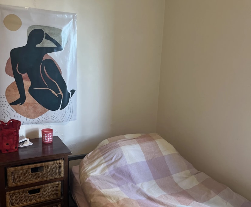 Furnished room in a flatshare
