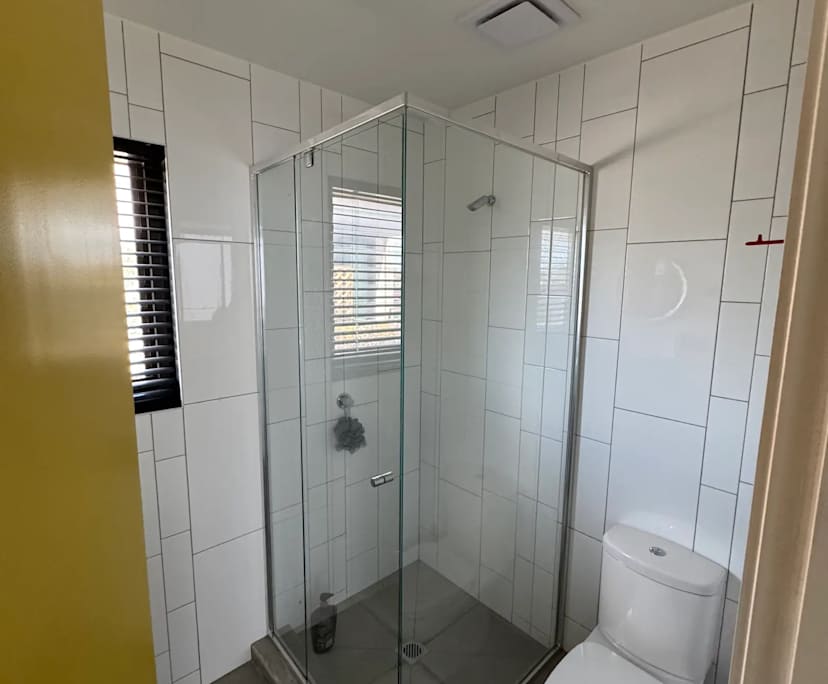 $325, Whole-property, 2 bathrooms, Malvern VIC 3144