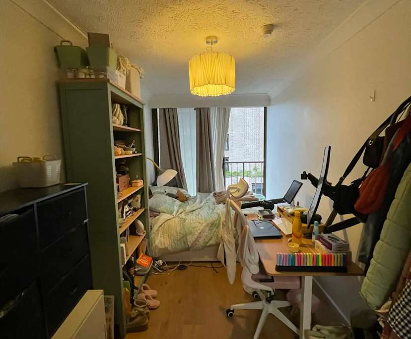 Unfurnished room in a flatshare