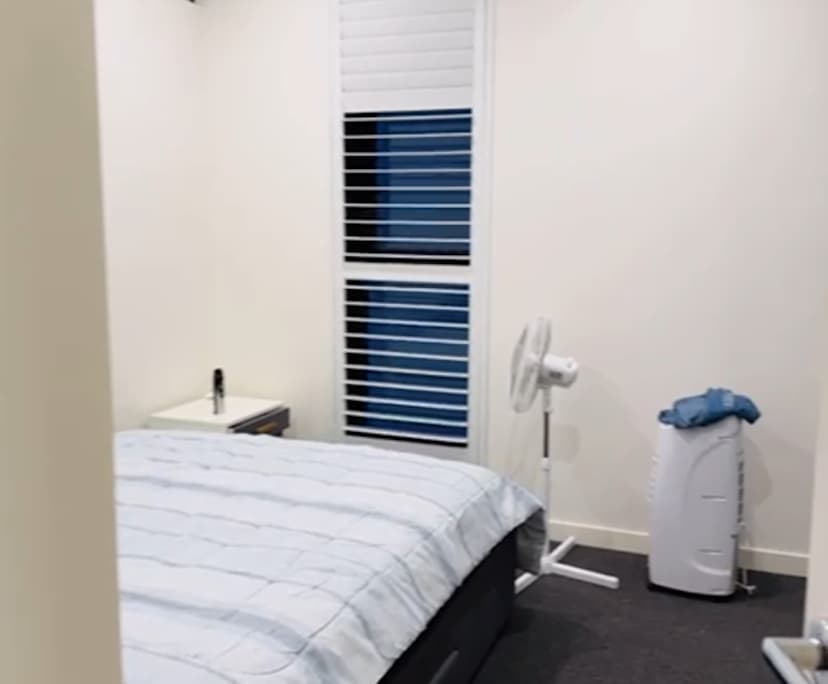 Furnished room in a flatshare