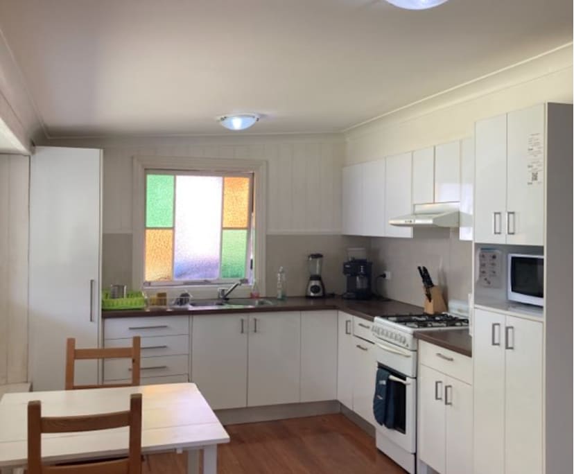$280, Student-accommodation, 5 bathrooms, Annerley QLD 4103