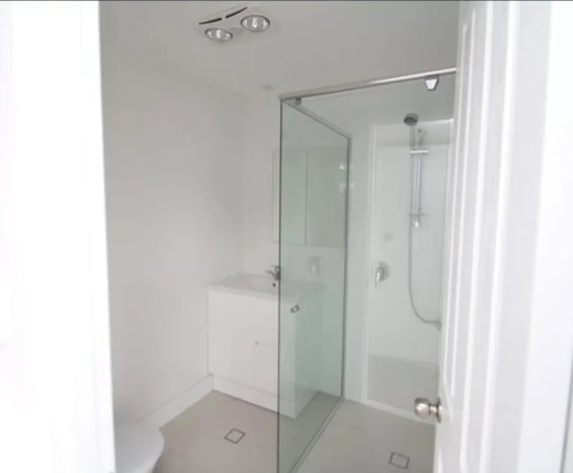$550, Whole-property, 2 bathrooms, East Brisbane QLD 4169
