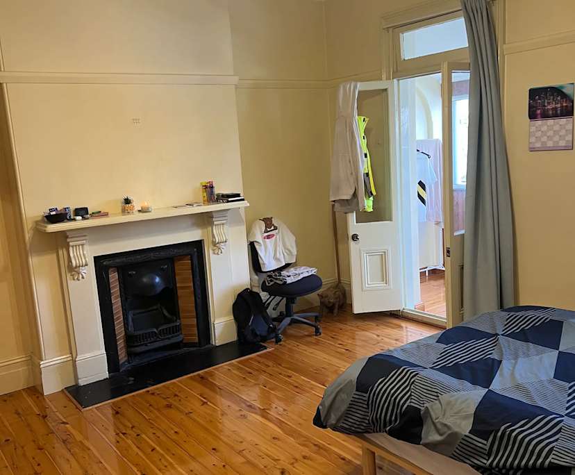 Furnished room in a share house