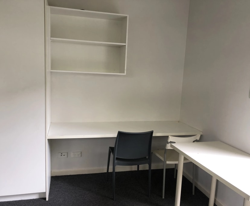 $350, 1-bed, 1 bathroom, Box Hill VIC 3128