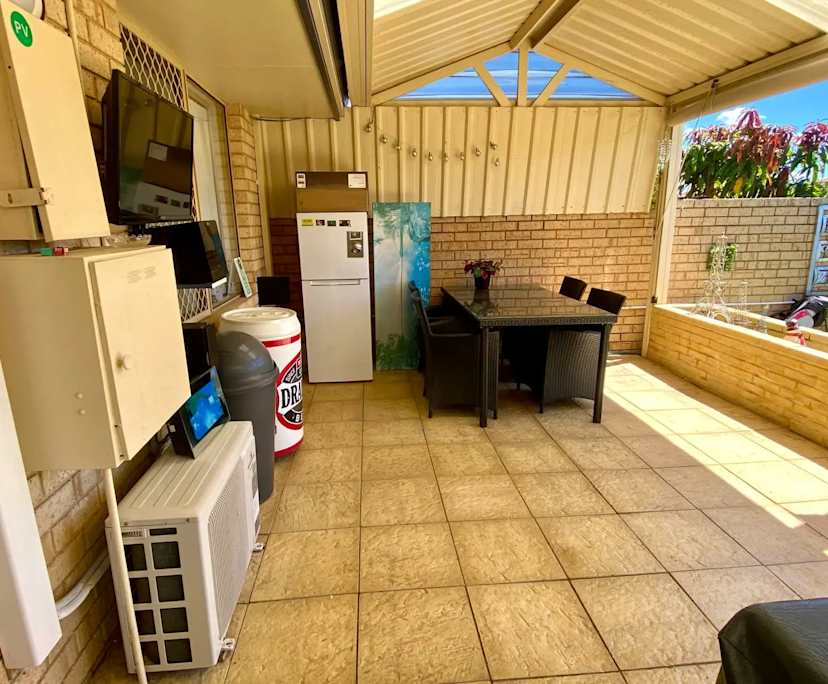 Furnished room in a flatshare