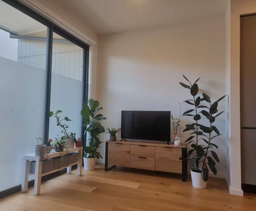 Unfurnished room with own bathroom