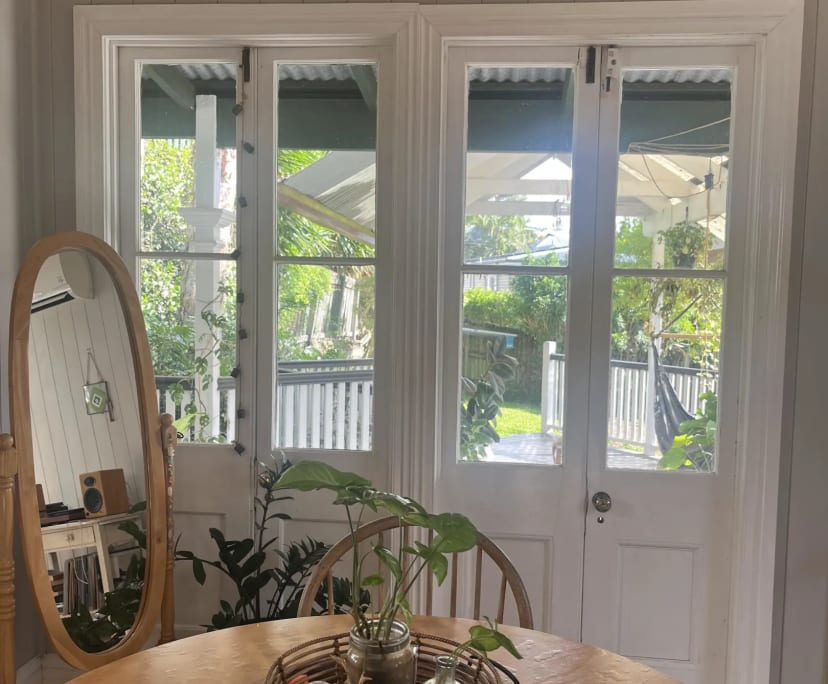 Room in a share house