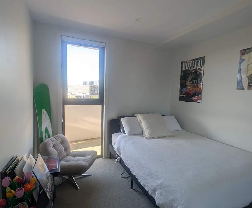 Unfurnished room with own bathroom