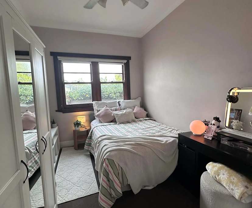 Unfurnished room in a flatshare