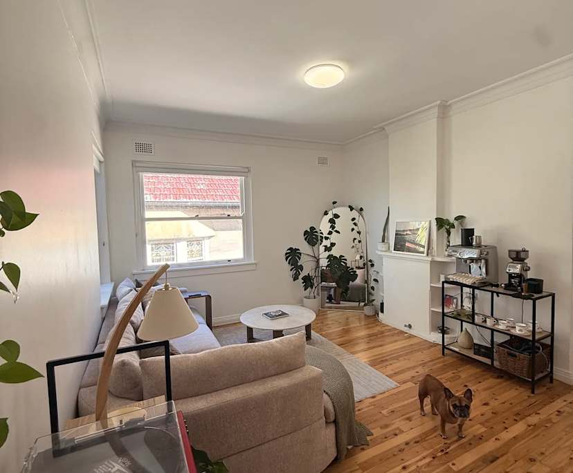 Furnished room in a flatshare