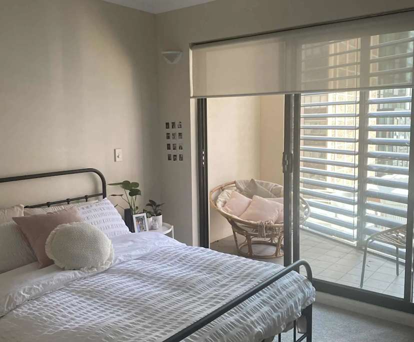 Unfurnished room in a flatshare