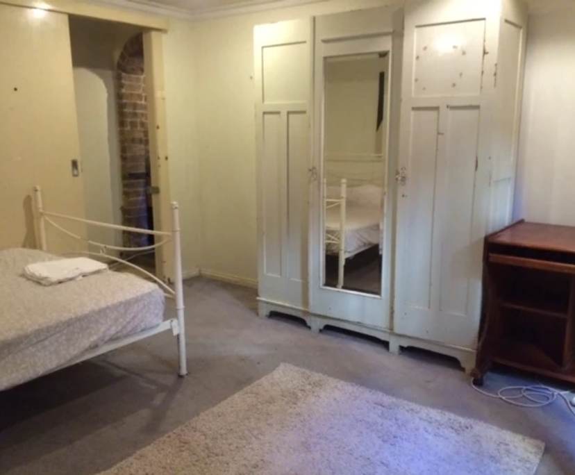 Room in a share house