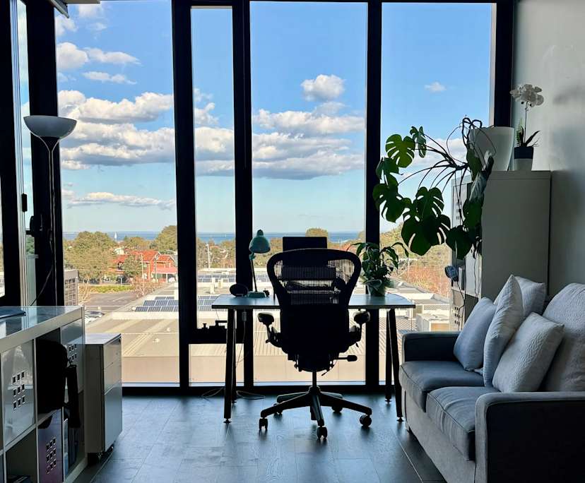 Furnished room in a flatshare