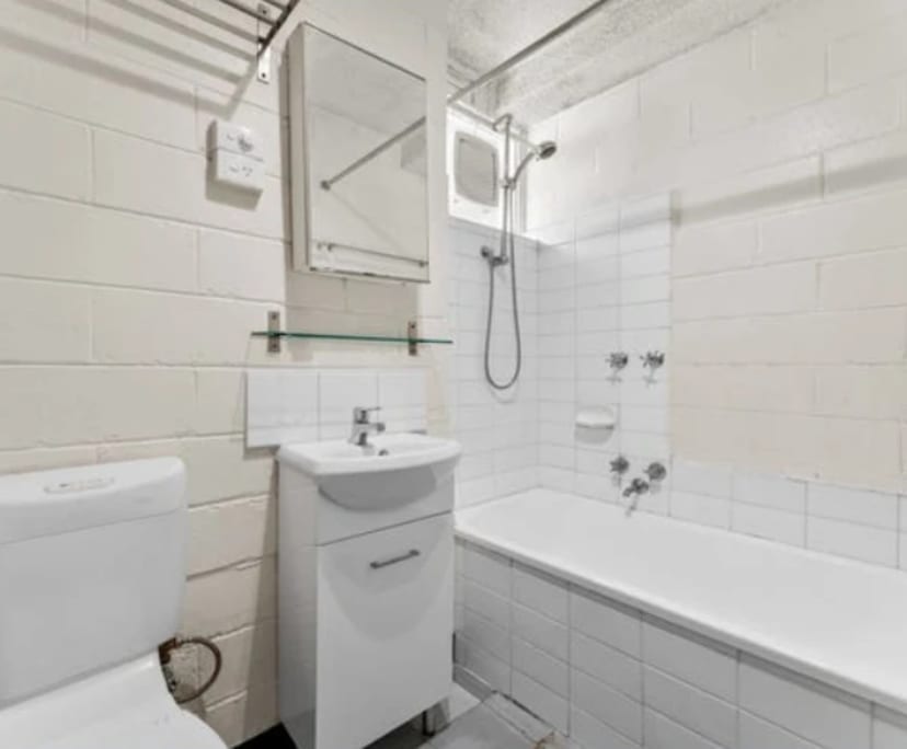 Unfurnished room in a flatshare