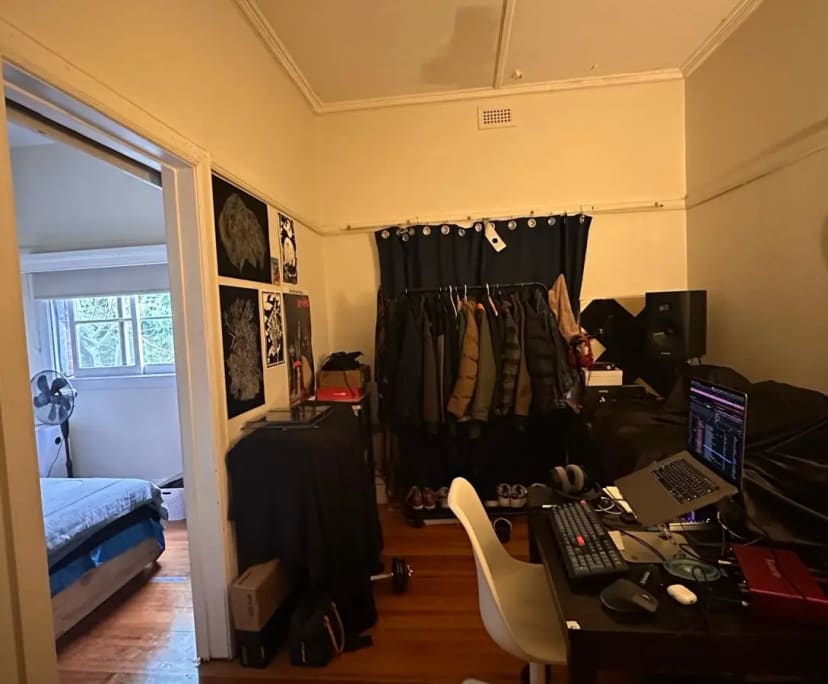 Room in a share house