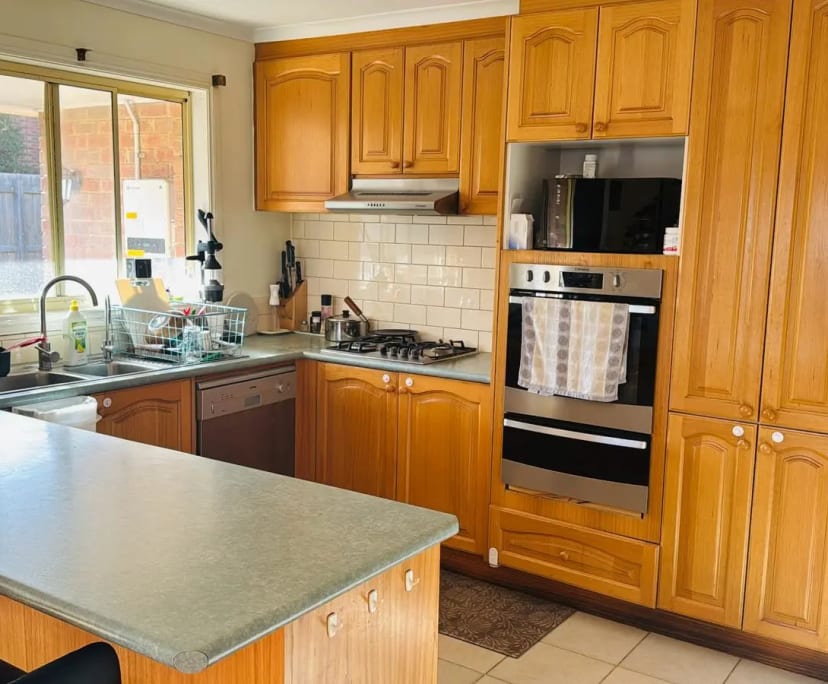 $300, Share-house, 3 bathrooms, Hillside VIC 3037