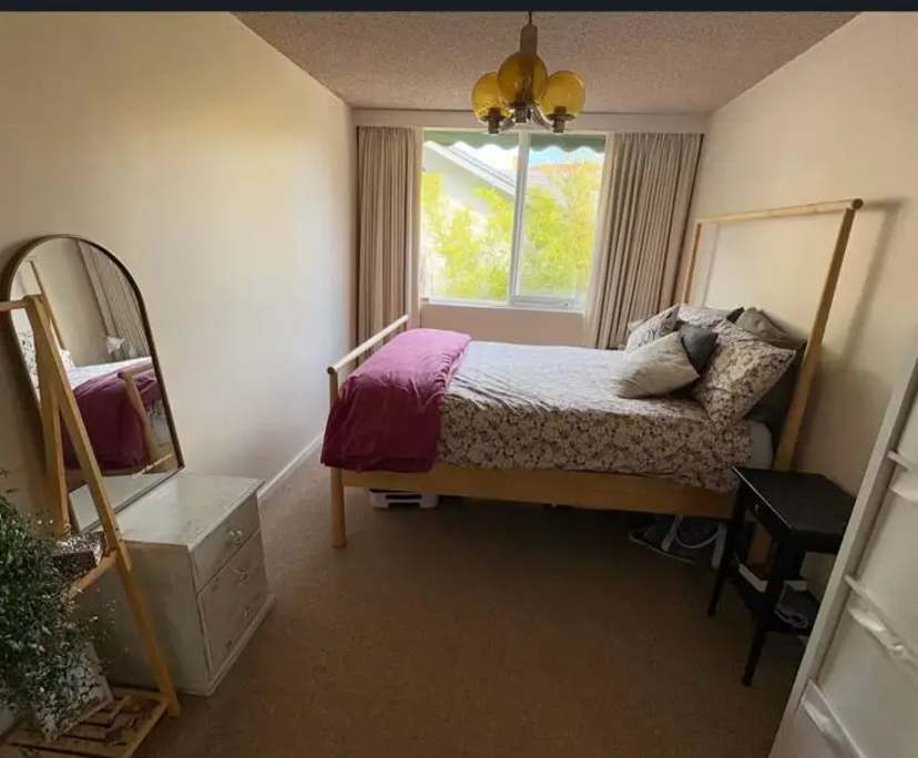Furnished room in a flatshare