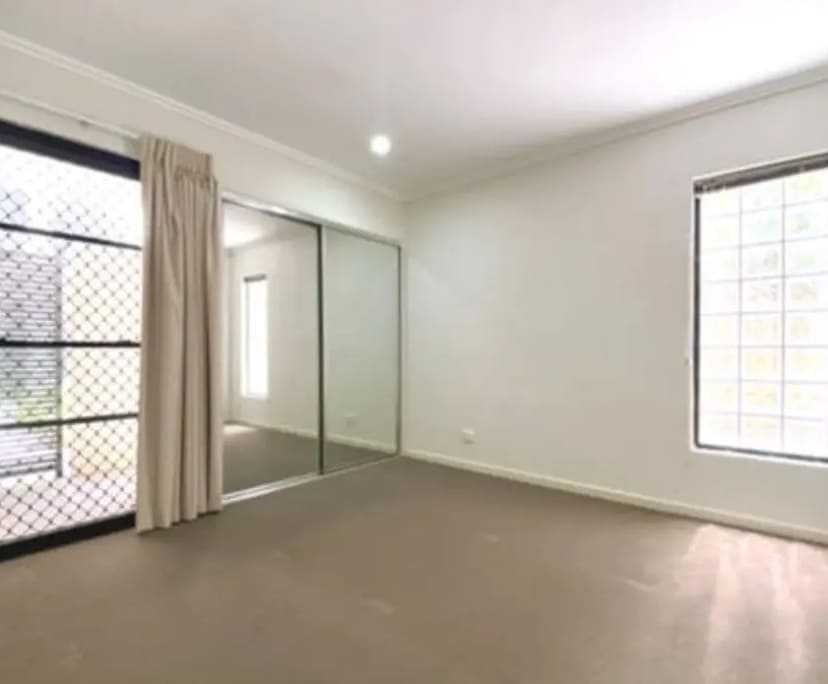 Unfurnished room with ensuite in a flatshare