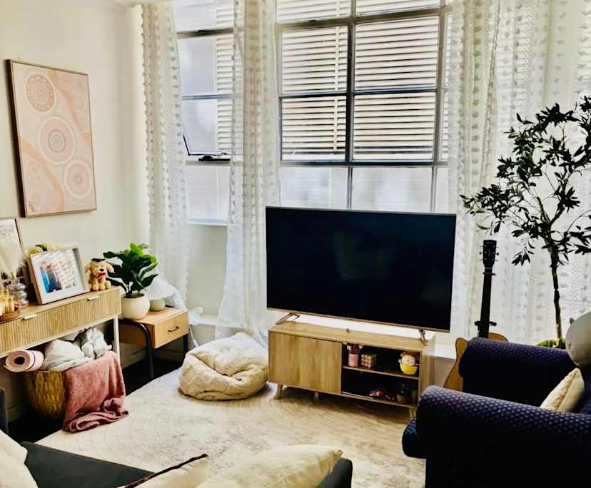 Furnished room in a flatshare