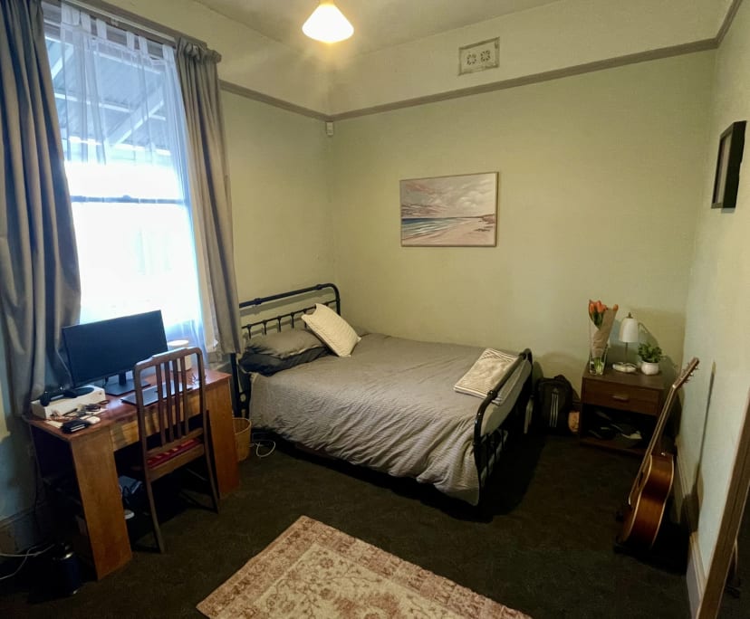Room in a share house
