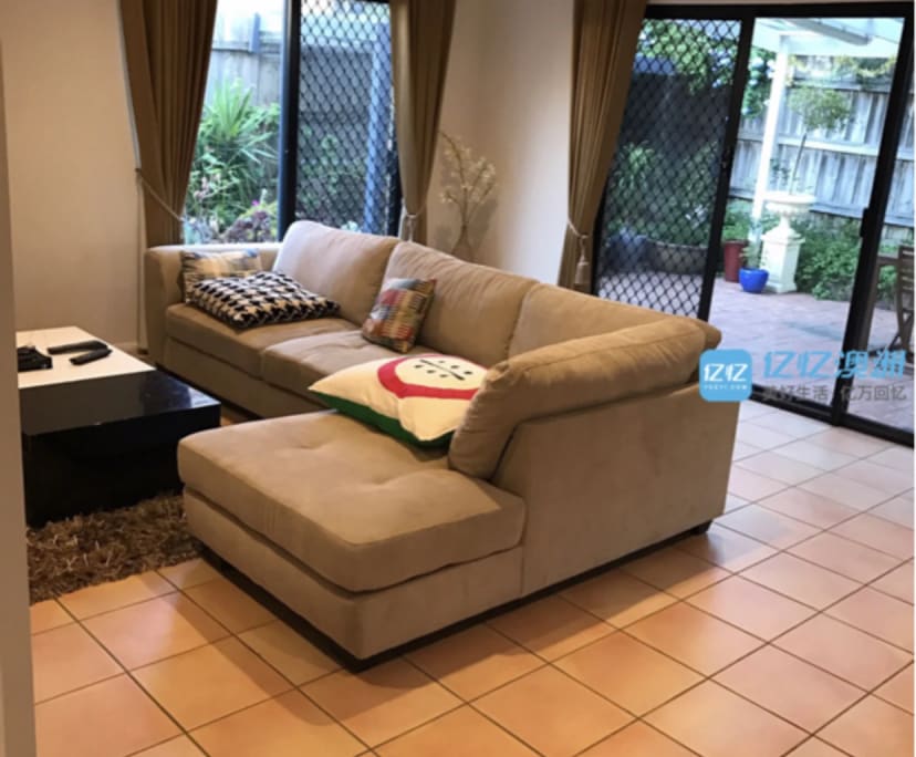 Furnished room in a share house