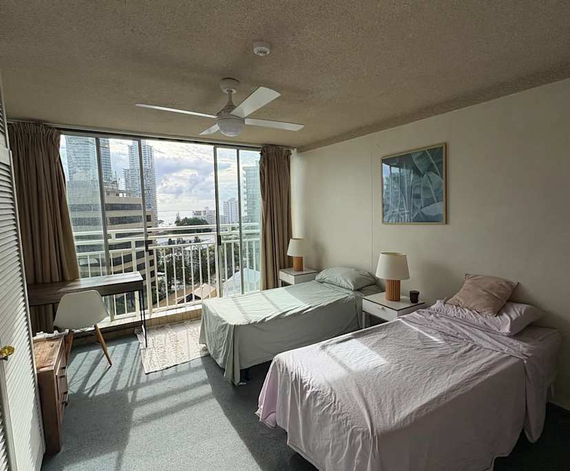 Furnished room in a flatshare