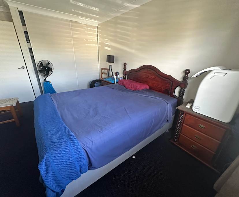 Furnished room in a flatshare