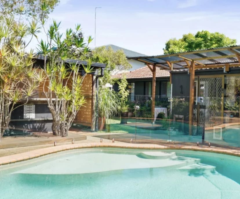 Room for Rent in Mermaid Waters, Gold Coast 350,