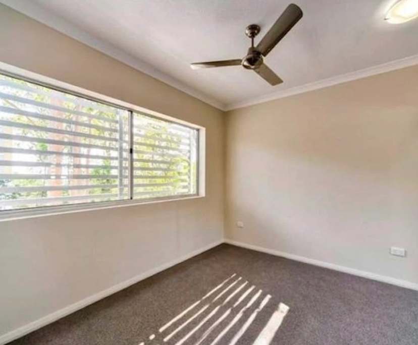 Unfurnished room with ensuite in a flatshare