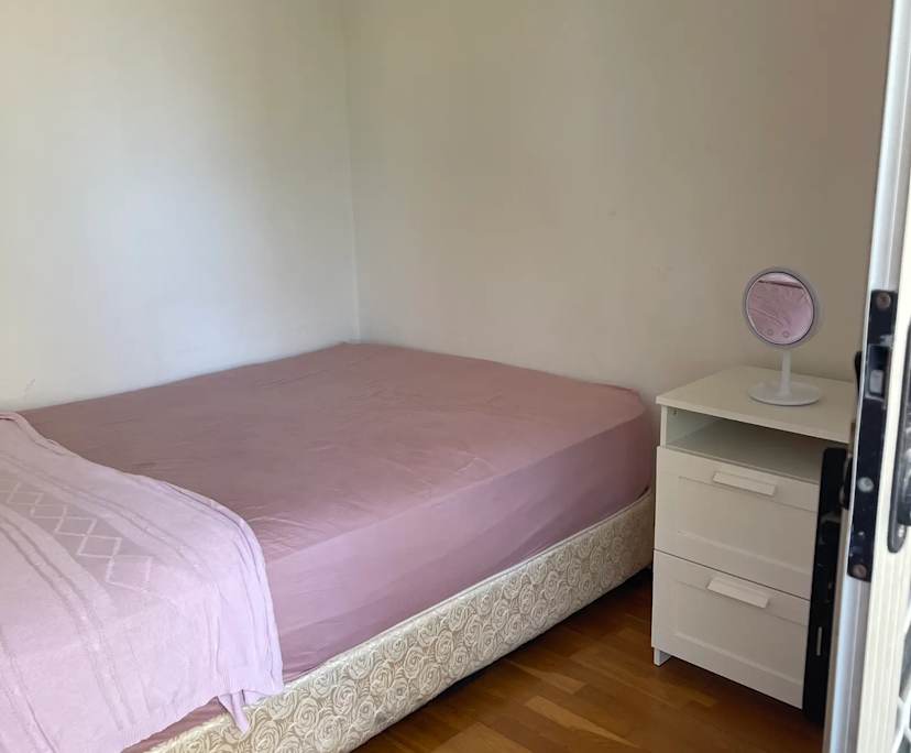 Furnished room in a flatshare