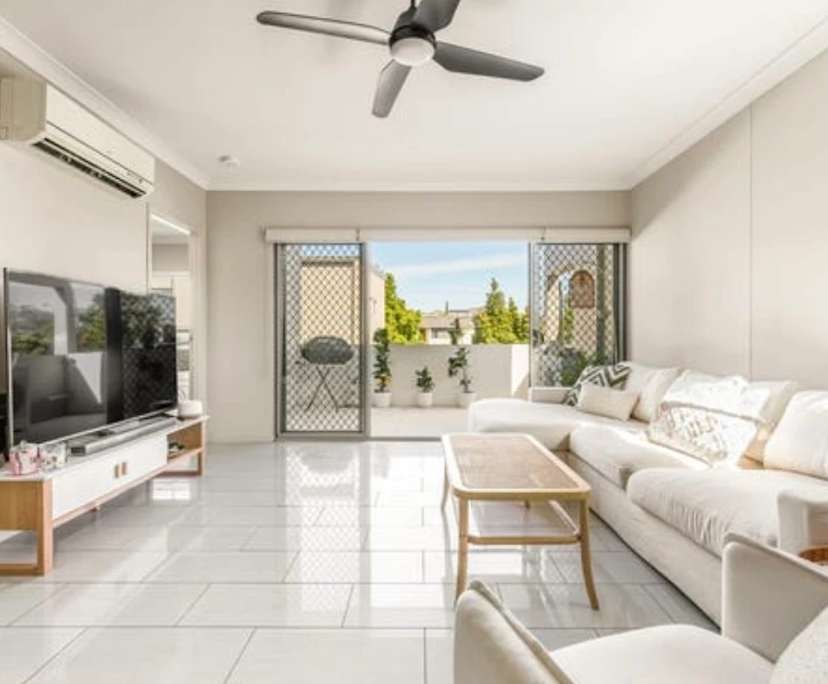 Unfurnished room with own bathroom