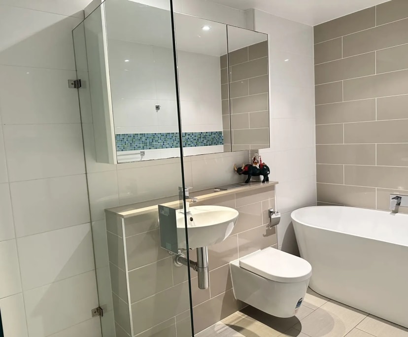 Furnished room with ensuite in a flatshare