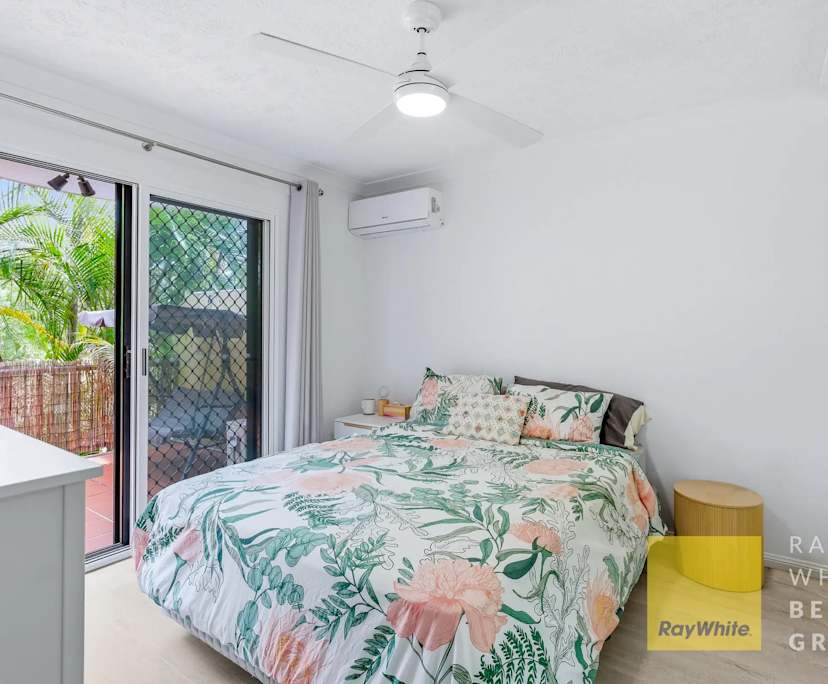 Furnished room with ensuite in a flatshare