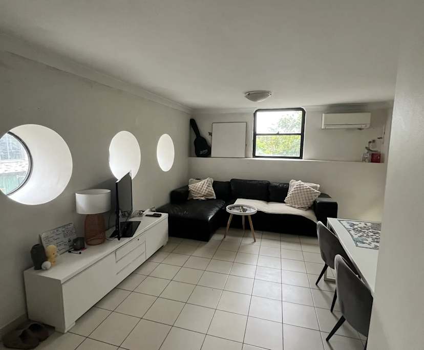 Furnished room with ensuite in a flatshare