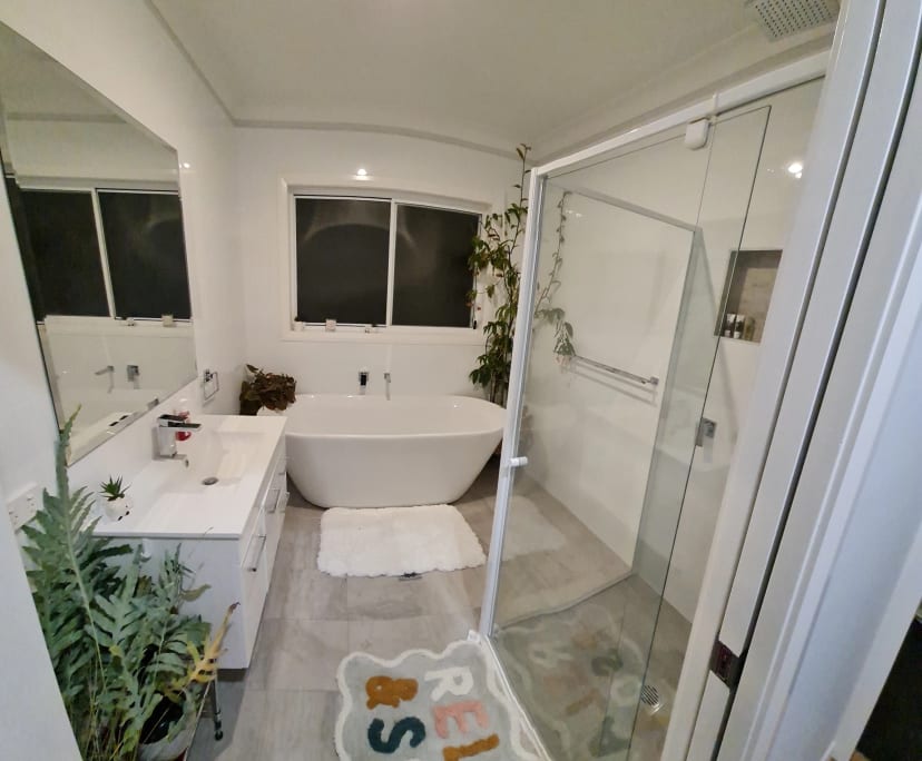 $305, Share-house, 4 bathrooms, Gobbagombalin NSW 2650