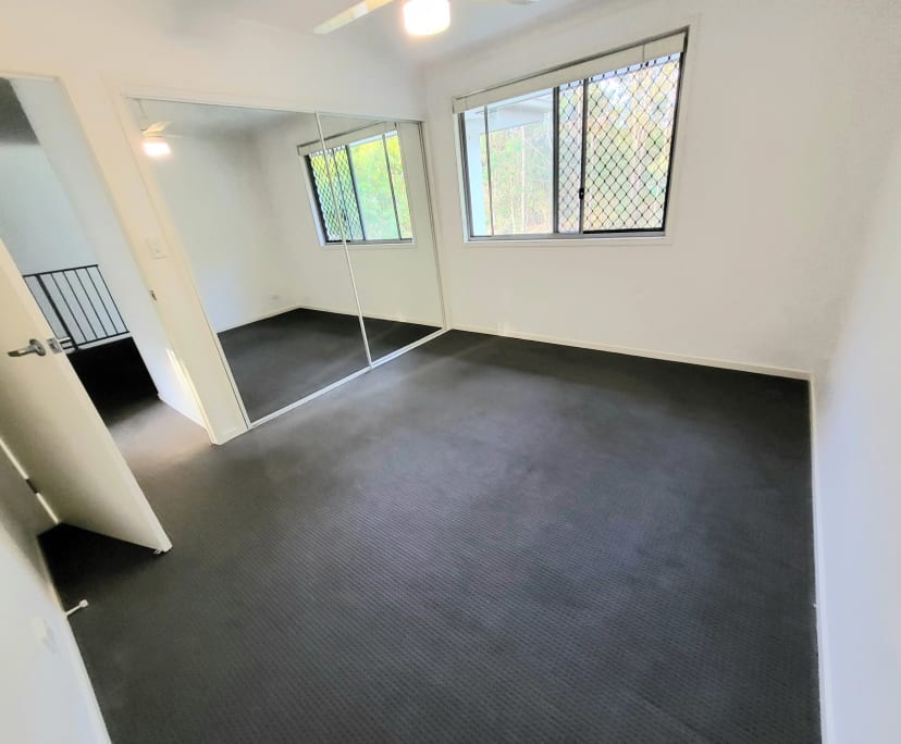 $290, Share-house, 3 bathrooms, Pacific Pines QLD 4211