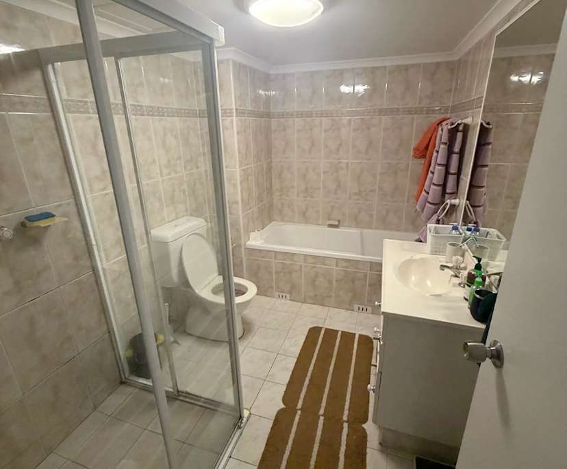 Furnished room with ensuite in a flatshare