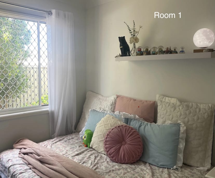 Furnished room in a share house