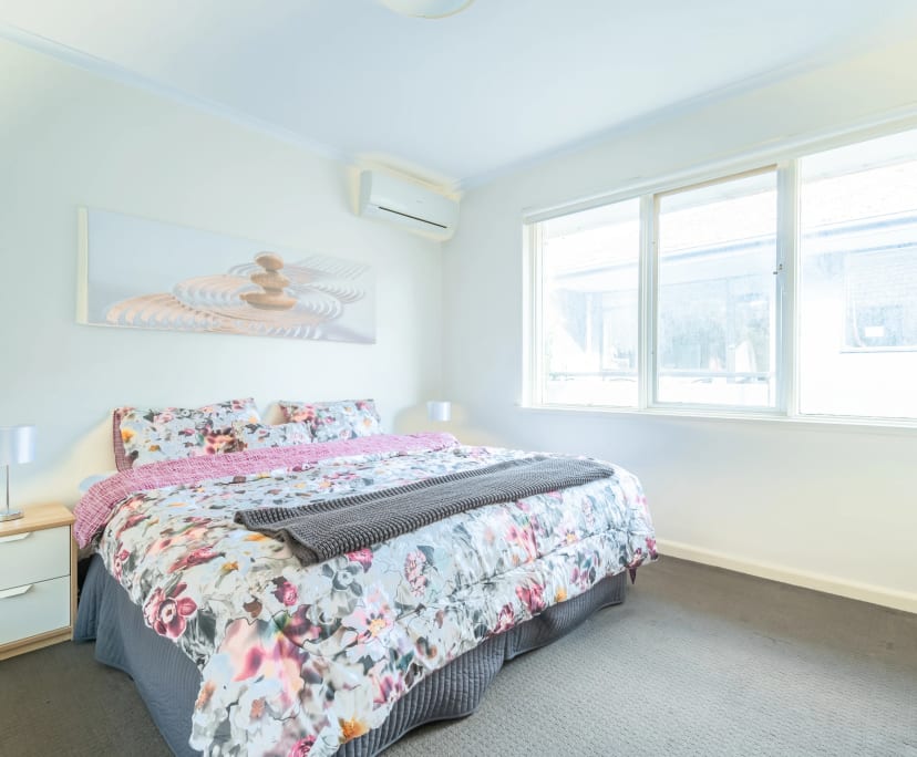 $1,200, Whole-property, 3 bathrooms, Elwood VIC 3184