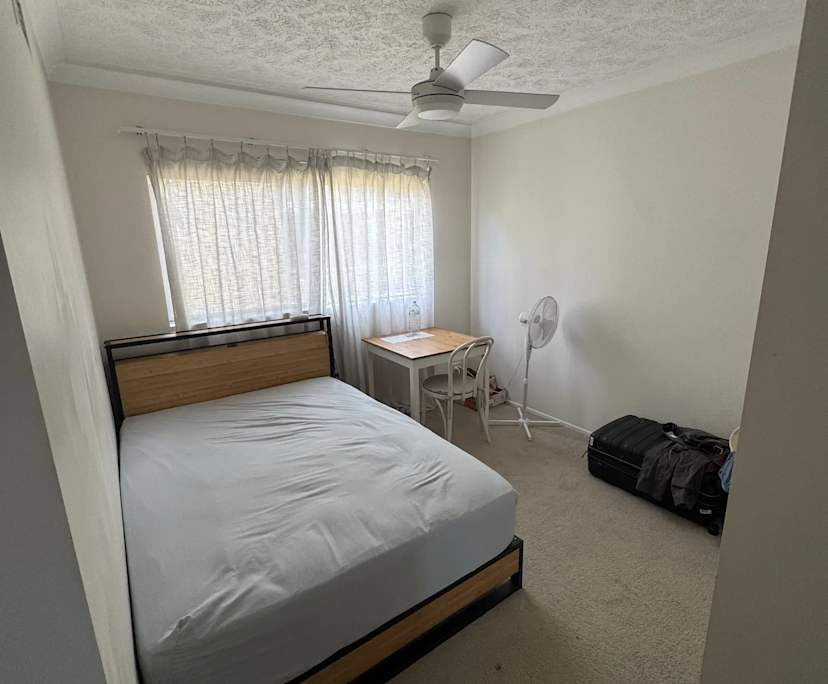 Furnished room in a flatshare