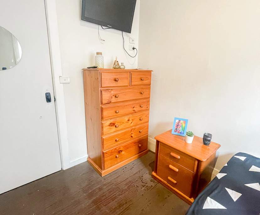 $350, Share-house, 6 bathrooms, St Kilda VIC 3182