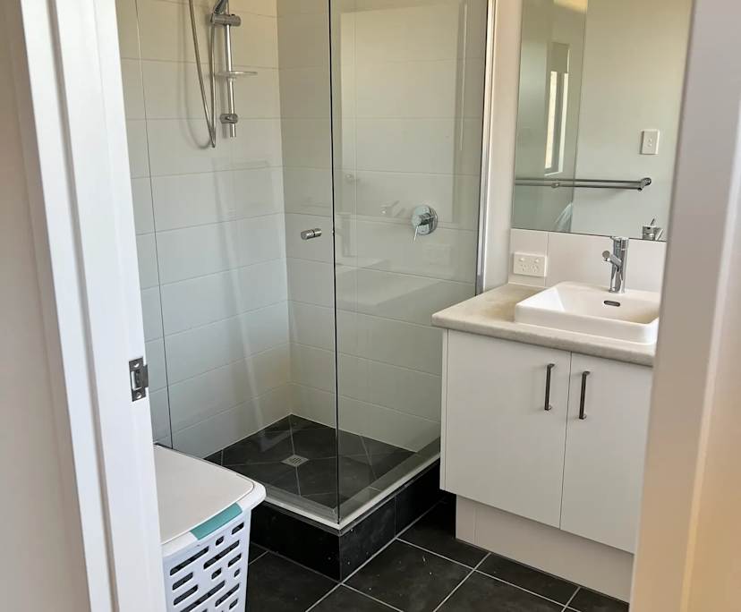 $325, Share-house, 4 bathrooms, Millbridge WA 6232