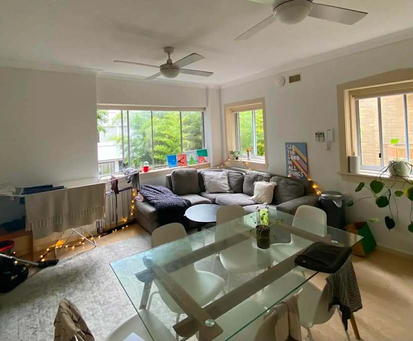 Furnished room in a flatshare